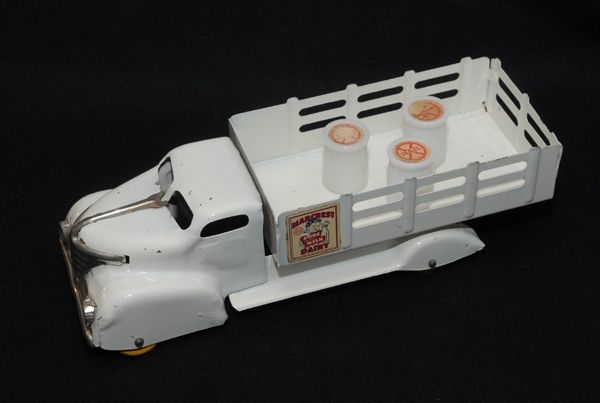 Marx Marcrest Dairy Truck, NEAR MINT!