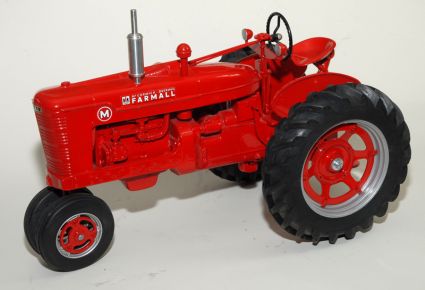 Farmall M Tractor, 1:8, Scale Models, MINT with Box!!