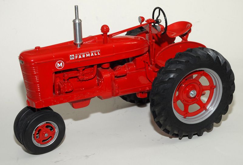 Farmall M Tractor, 1:8, Scale Models, MINT with Box!!