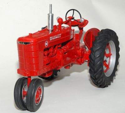 Farmall M Tractor, 1:8, Scale Models, MINT with Box!!